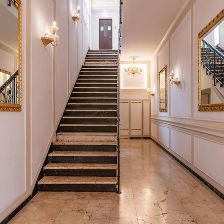 Decimo Meridio- At Spanish Steps- ローマ エクステリア 写真