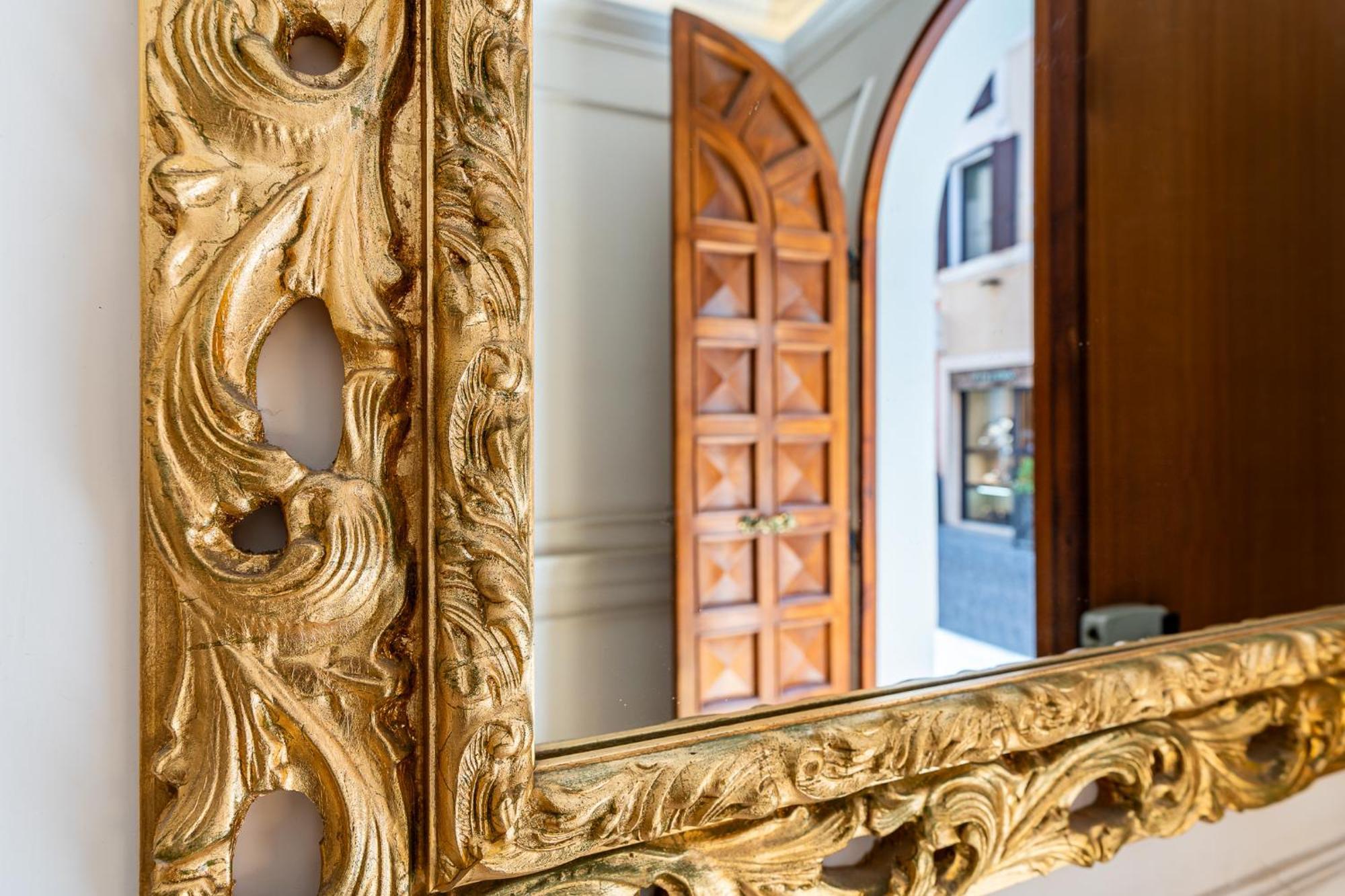 Decimo Meridio- At Spanish Steps- ローマ エクステリア 写真