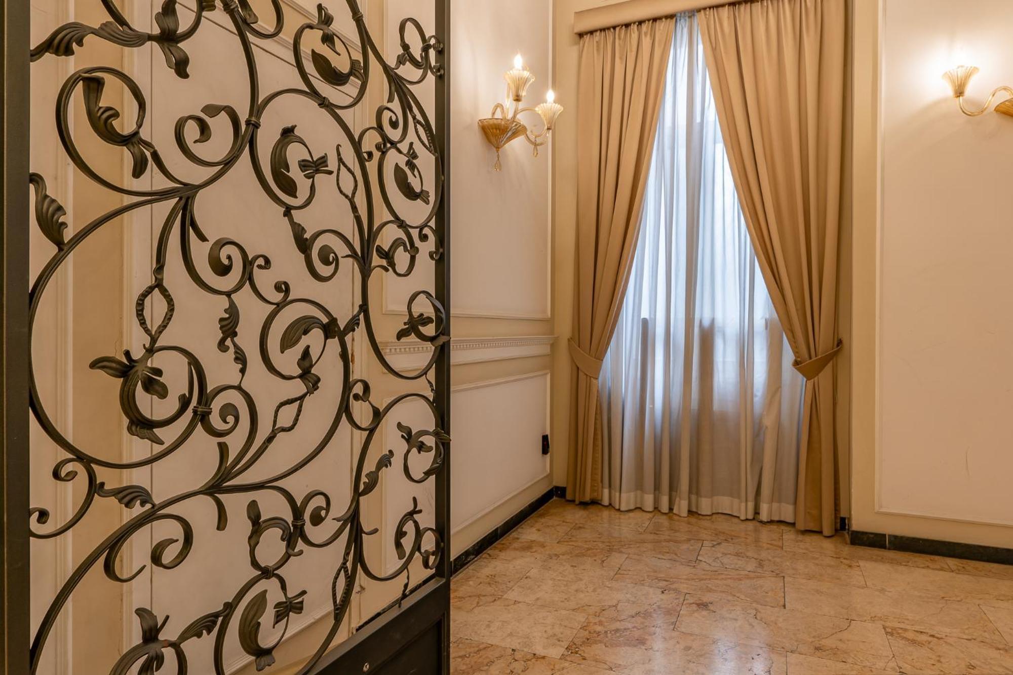 Decimo Meridio- At Spanish Steps- ローマ エクステリア 写真